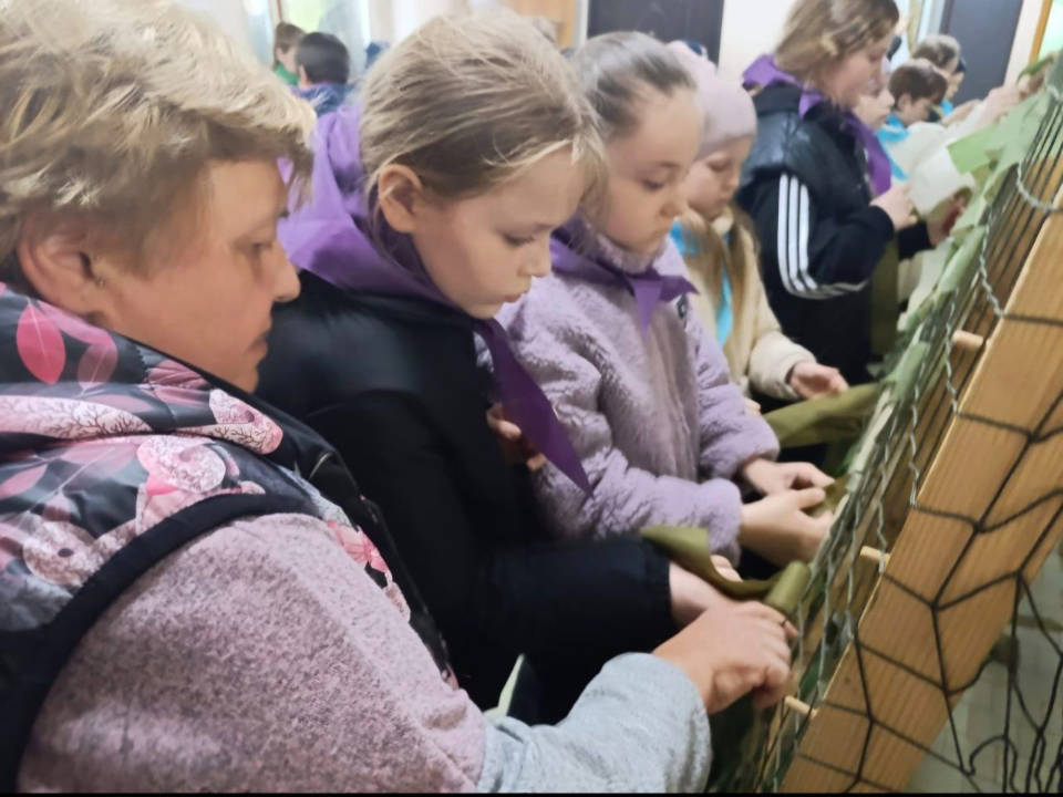 Люберецким школьникам вручили благодарности за волонтерскую помощь военным