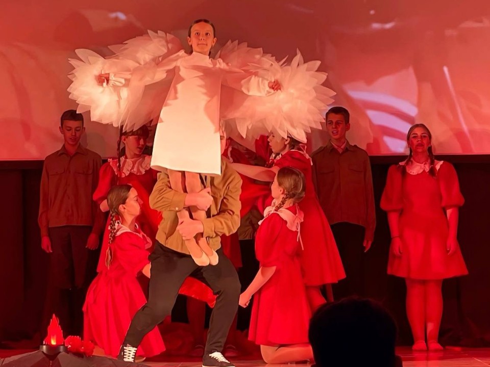 Ожили страницы войны: конкурс инсценированной песни проходит в Гимназии №1