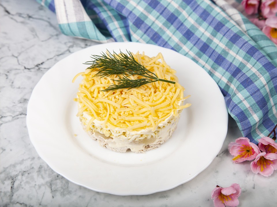 Салат «Кальмары под шубой» на Новый год-2026: морской шедевр, который удивит гостей