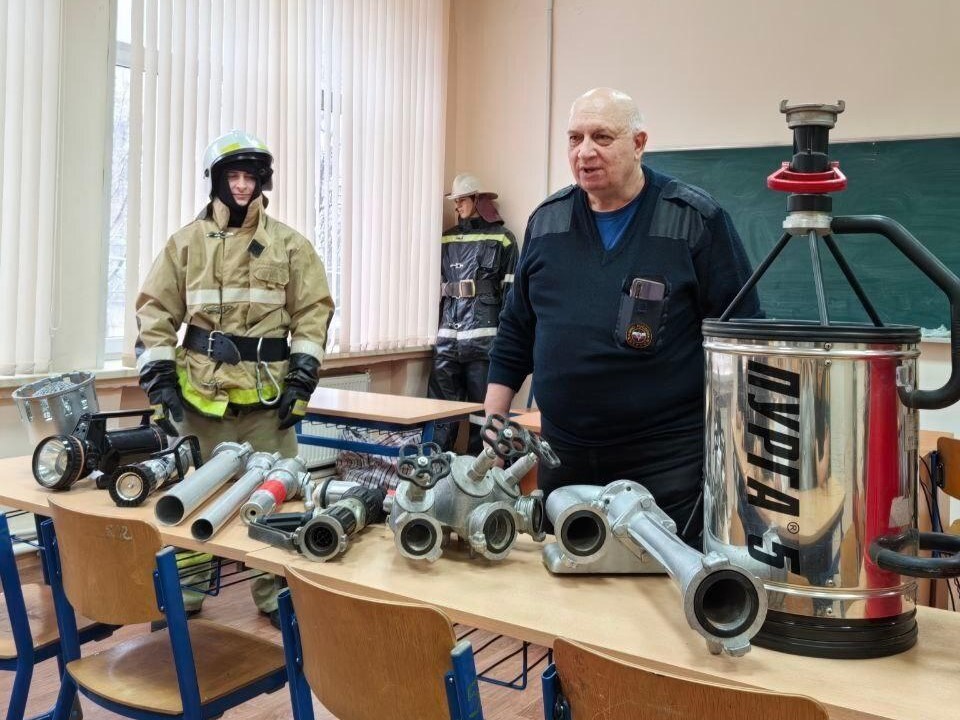 Пожарный — не просто профессия: как лицеисты Электростали заглянули в будущее