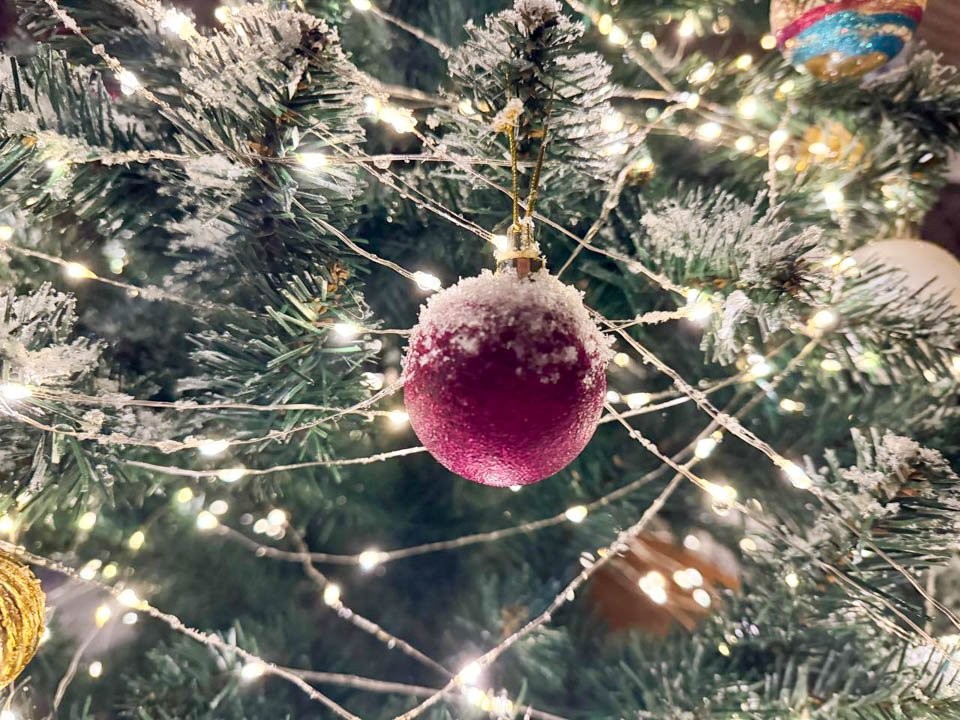 Новогодние ярмарки в Истре и Дедовске: где обещают «море подарков» и чем удивят