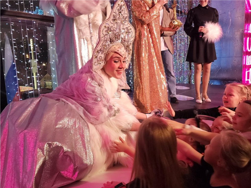 Вечеринку в стиле советских фильмов провели мытищинцы в первый день зимы