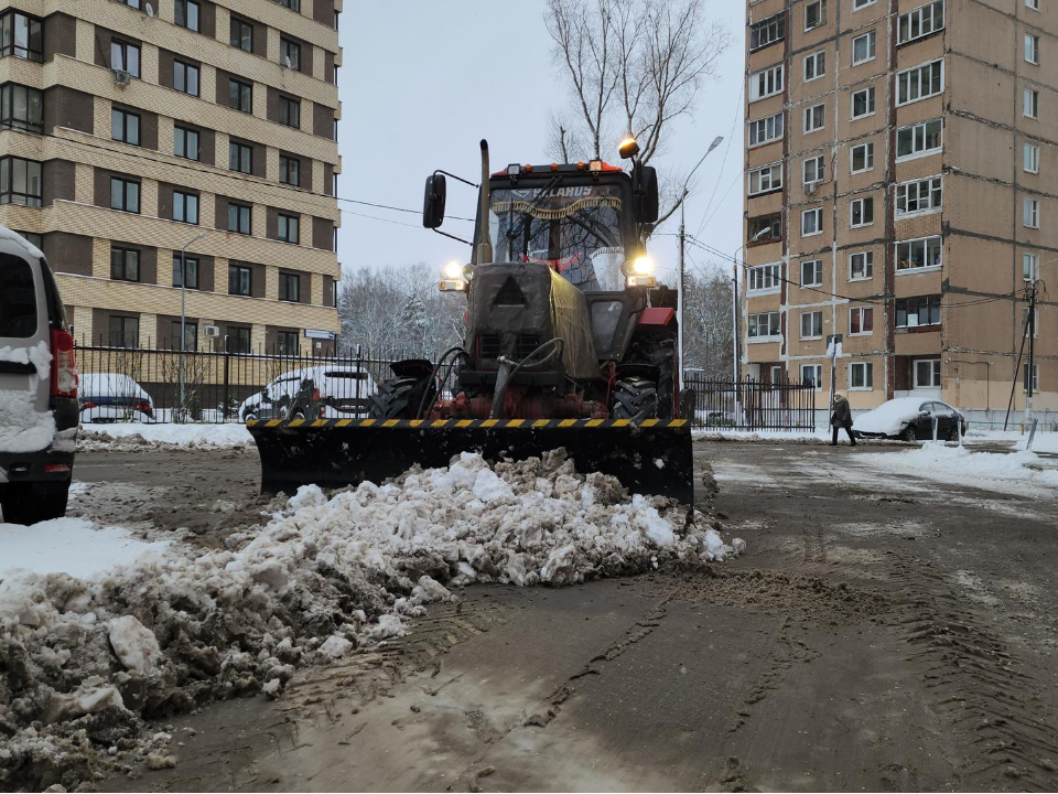 Красногорск дождался снега: коммунальные службы работают в усиленном режиме