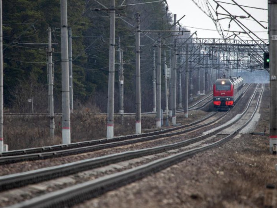 Чистые пути — хорошее настроение: как регулярные уборки полосы отвода МЖД улучшают вид из окна поезда
