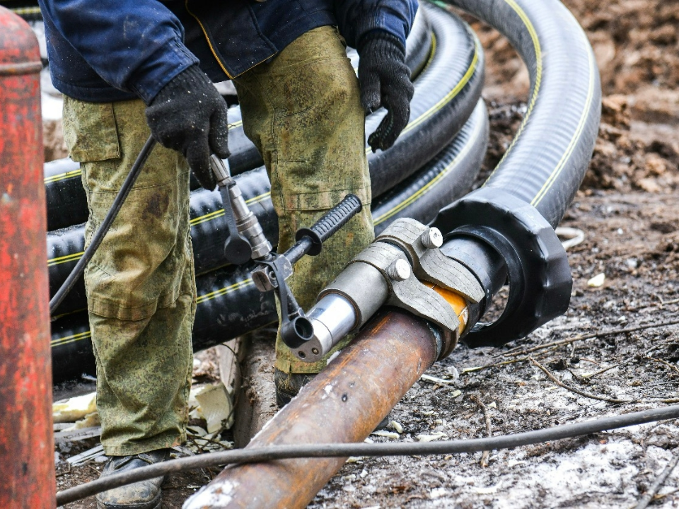 Специалисты ТСК проводят плановые работы на теплосетях в Химках по восьми адресам