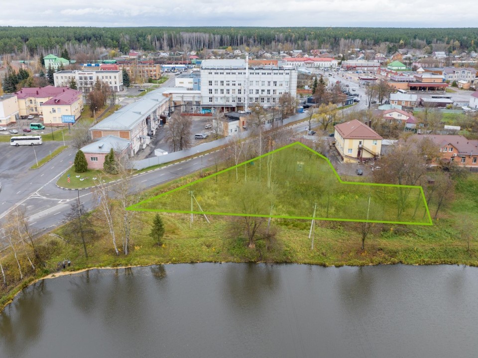 У реки, у вокзала, у администрации: уникальный лот в самом сердце Луховиц ждет своего инвестора