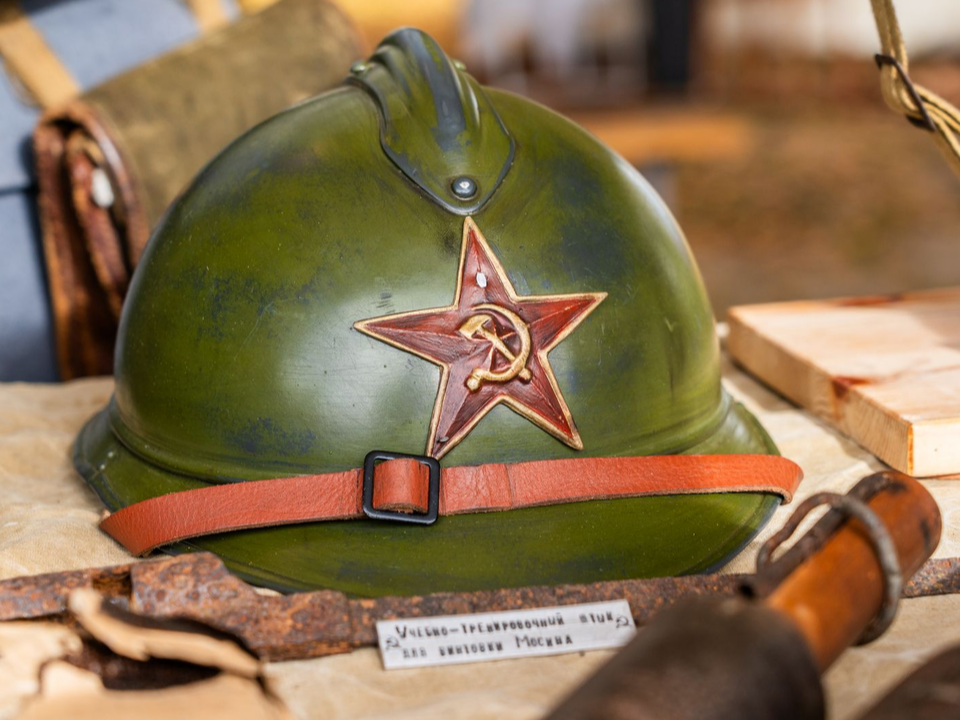 Урок мужества в библиотеке: школьникам авиаграда рассказали о разгроме гитлеровцев под Москвой