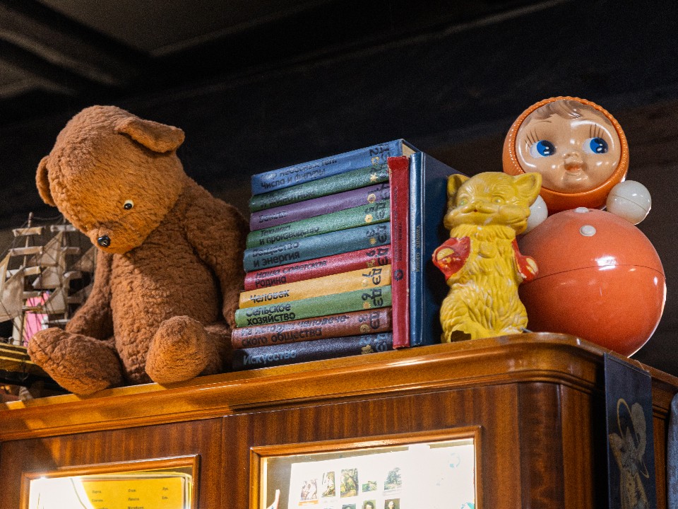 Доставались с боем и радовали по-настоящему: какие подарки искали к Новому году в СССР