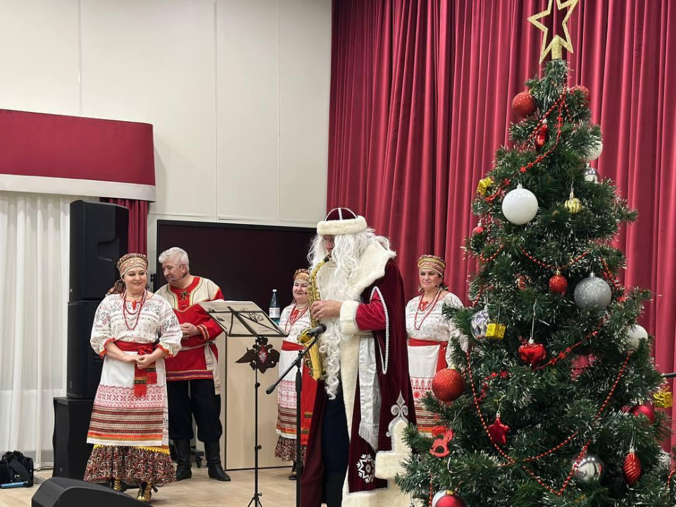 Дед Мороз из Можайска приехал в госпиталь Краснознаменска поддержать бойцов и врачей
