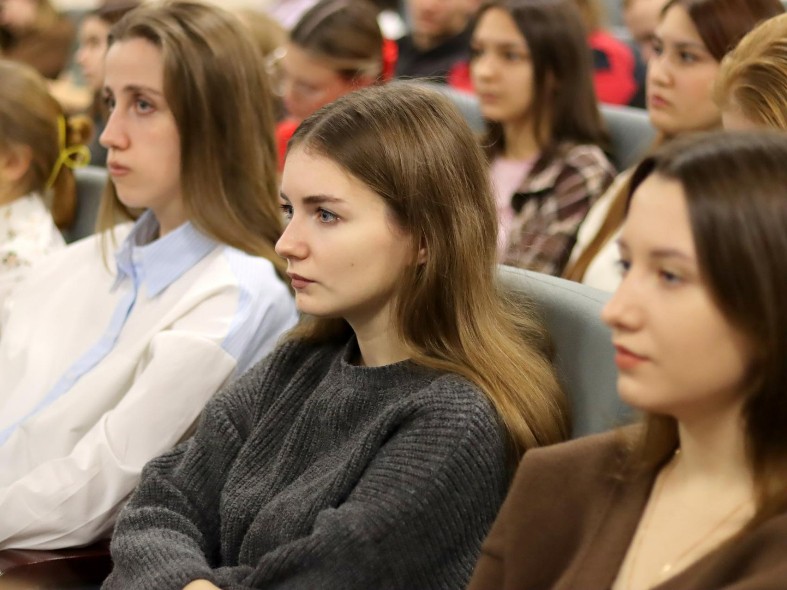 Студент сегодня — учитель завтра: как семинары в вузах помогают получить работу в подмосковных школах и серьезные выплаты на старте