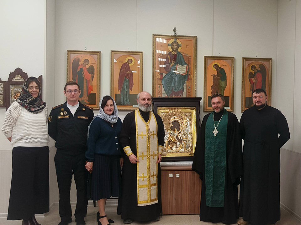 Старинная икона из Пушкино поможет в учении нахимовцам в Мариуполе