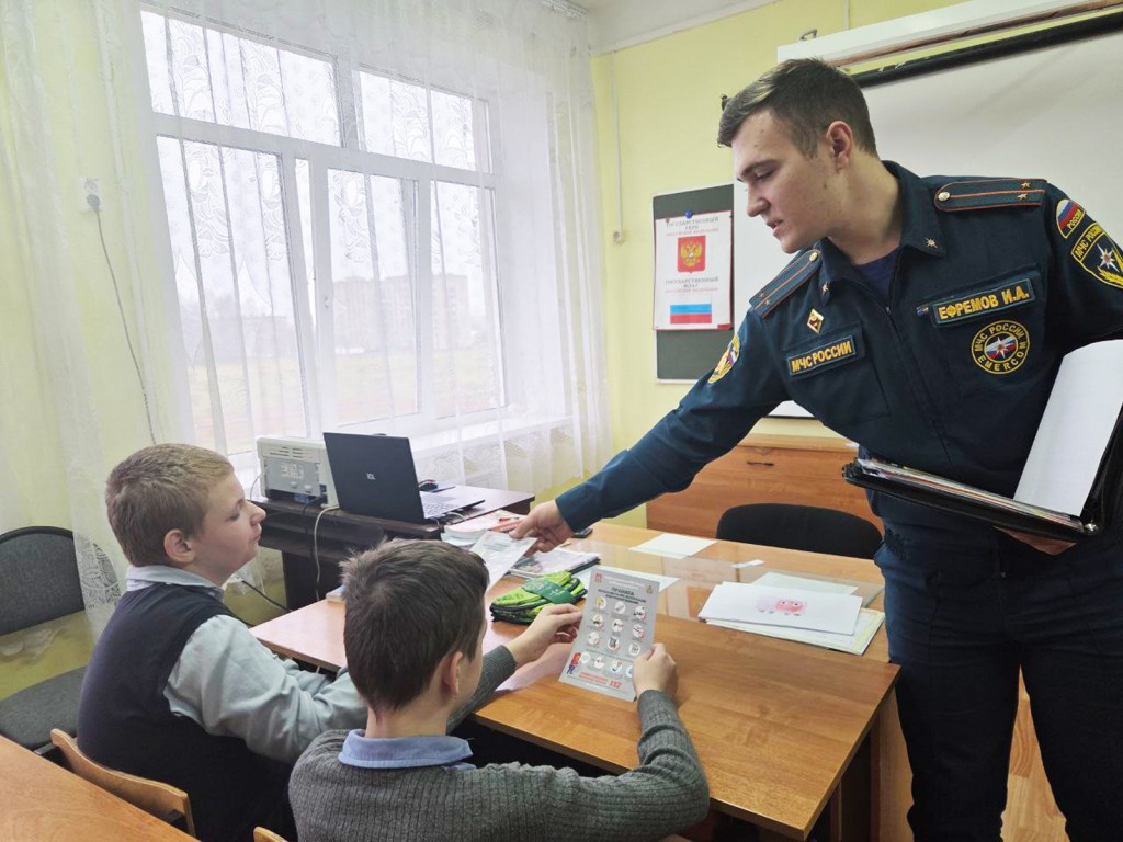 Повышенная нагрузка: МЧС предупредило ступинских школьников об опасности электроприборов в холода