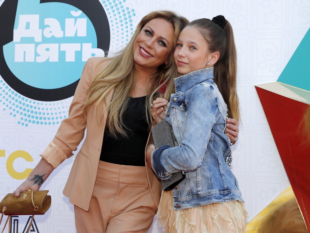 «Все будет хорошо»: мать Юлии Началовой опубликовала фото с внучкой в день рождения