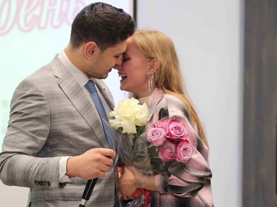 Актрисе из Чехова сделали предложение руки и сердца прямо на творческом вечере