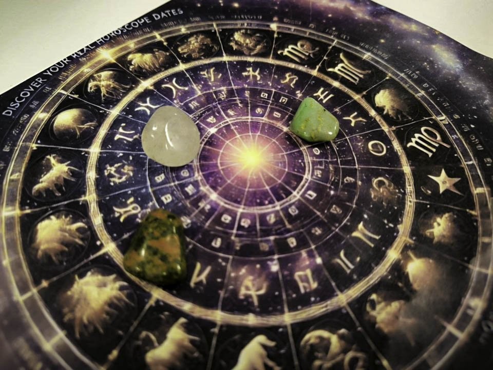 Быть честным с партнером и избегать поспешных решений: как сложится личная жизнь Стрельцов в 2026 году