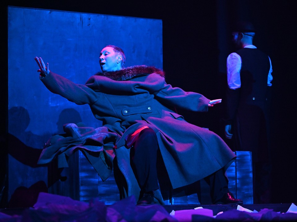 «Шинель» выходит в большой формат: спектакль ступинского театра покорил главную сцену