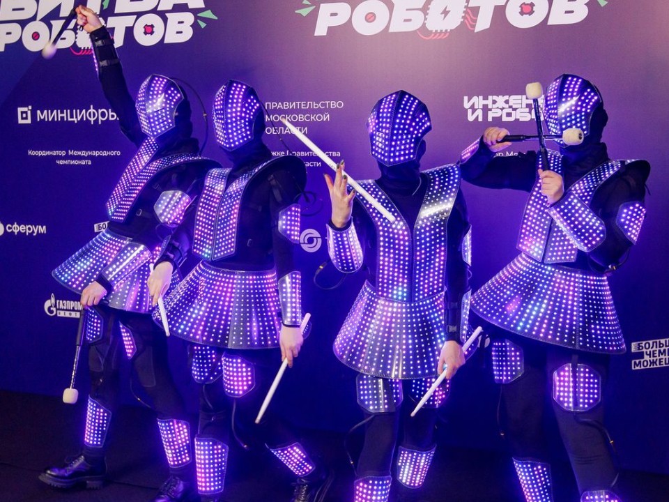 «ПинкПонг» и «Феникс» против мира: подмосковные роботы вышли в финал боя