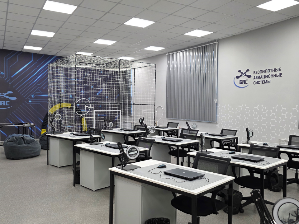 Новые технологии приходят в школы: детей в «Мозаике» обучают проектированию и пилотированию беспилотников