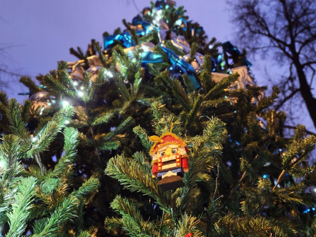 Стела «Раменское – капелька России» уступила место новогодней елке