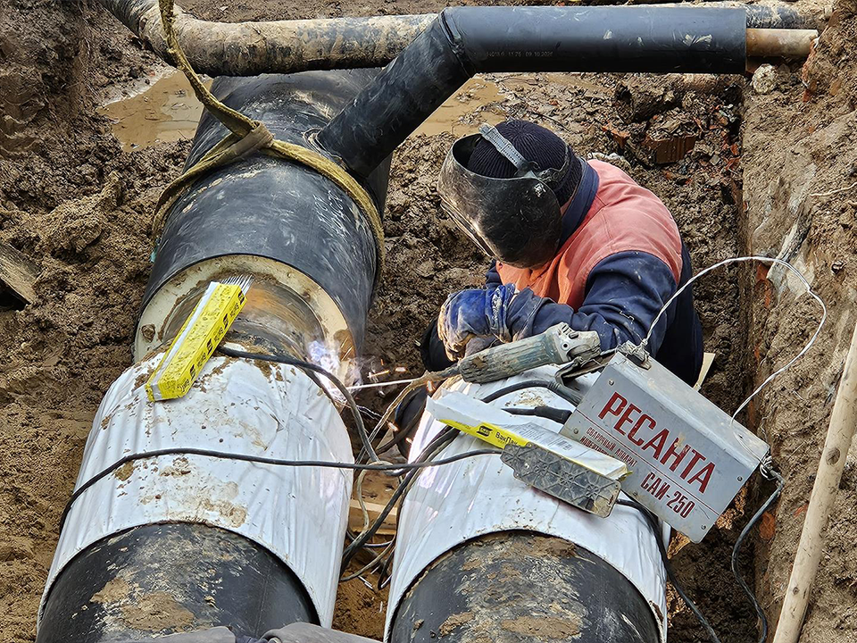 Специалисты завершили 70% работ по замене теплотрассы в микрорайоне «Островок»