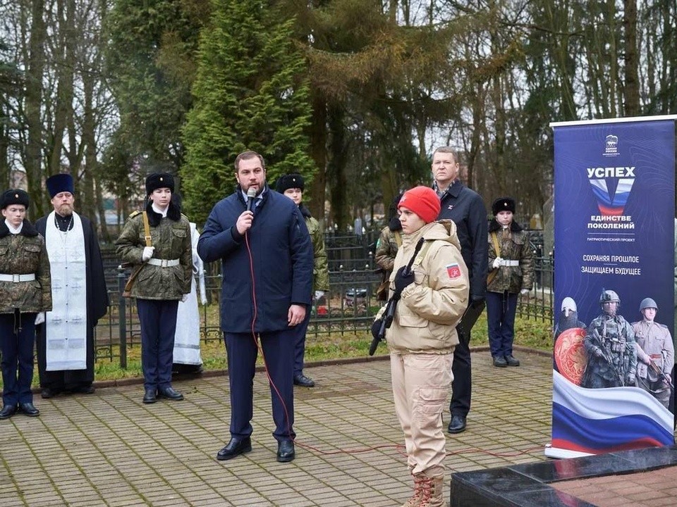 Чеховцы почтили память павших защитников Отечества у мемориала «Воин-Победитель»