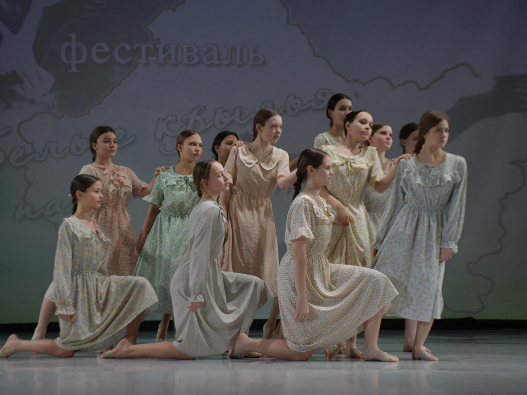 Как поэзия и музыка объединили сотни людей в память о подвиге на фестивале в Наро-Фоминске