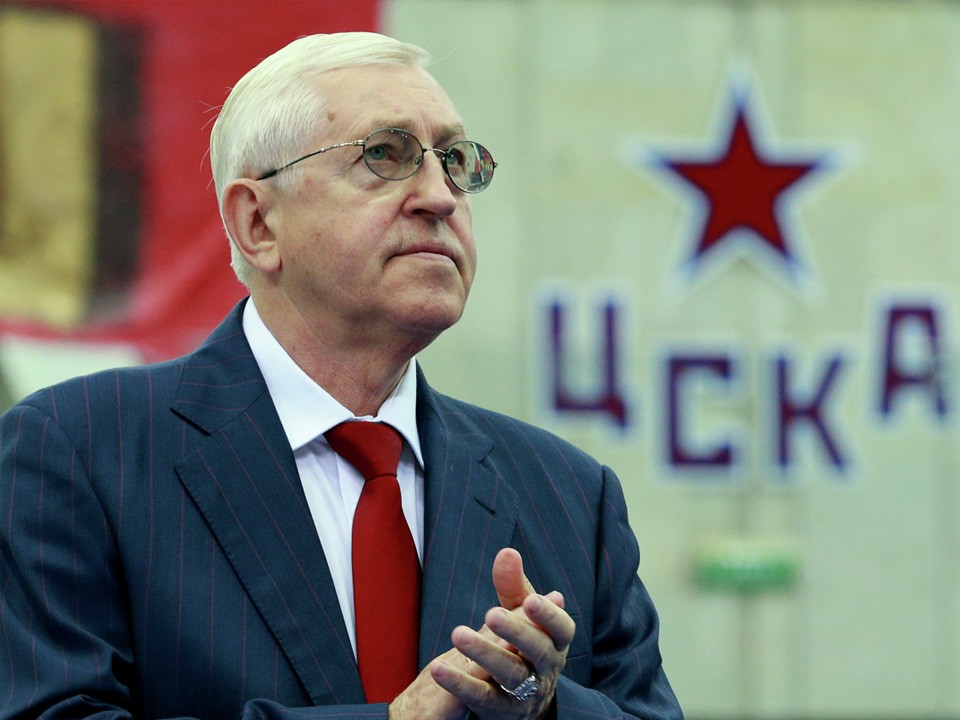 «Тринадцатый» номер: в Солнечногорске с Днем хоккея поздравили легендарного хоккеиста