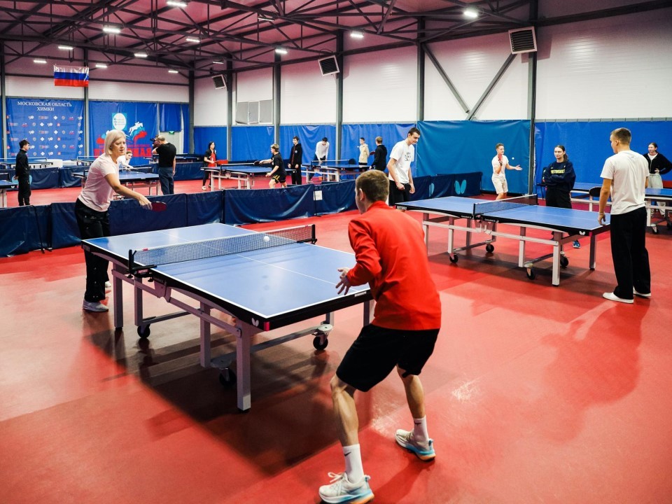 Ракетки в честь героев: как в Химках отметили День Героев Отечества турниром по теннису