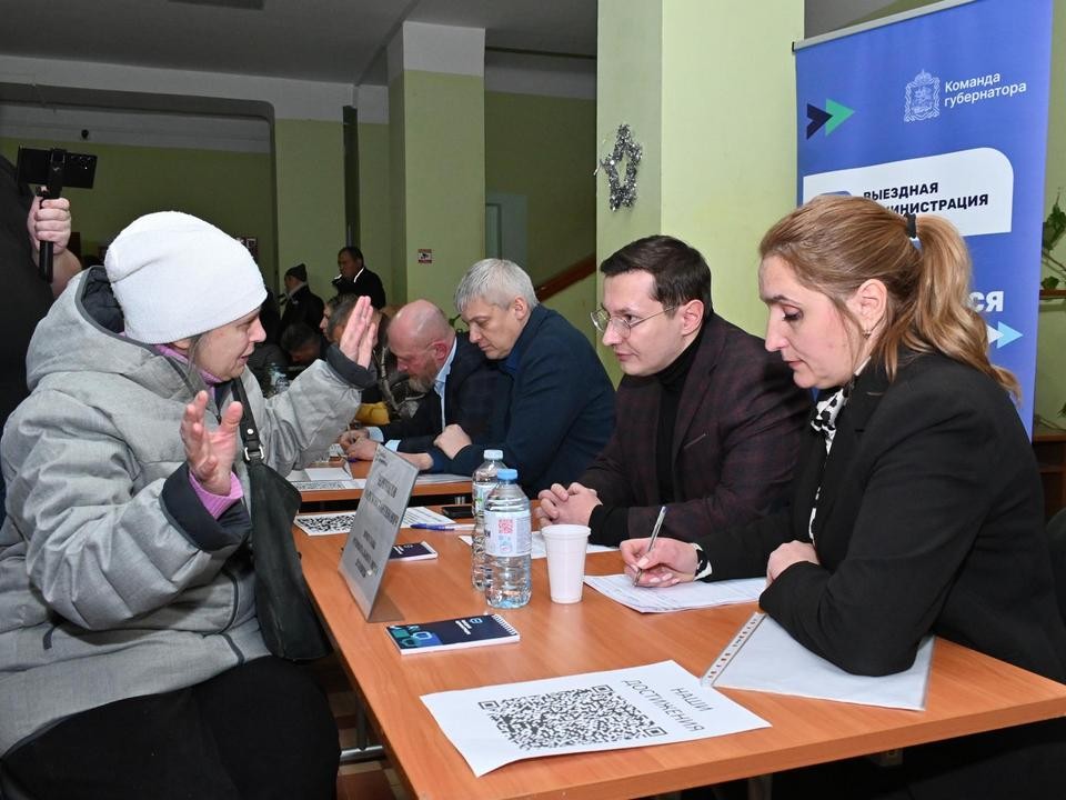 По итогам выездной администрации во Фруктовой отремонтируют кровлю жилого дома