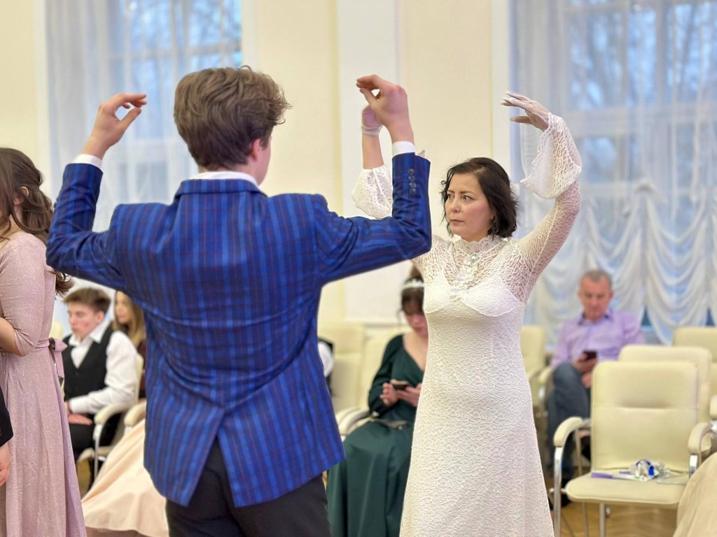 В Подмосковье прошел бал советников по воспитанию: что педагоги взяли из программы мастер-классов и как будут применять это в школе