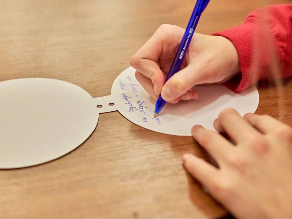 «Елка желаний» в Чехове: как исполняют мечты детей из семей военнослужащих