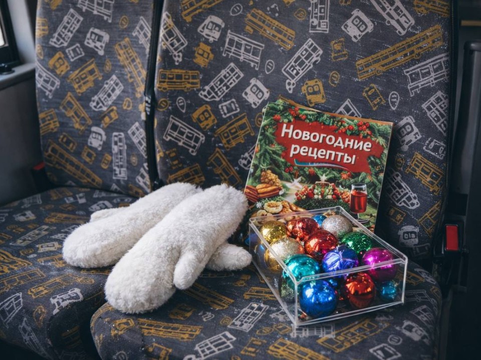 В «Мострансавто» рассказали, какие вещи пассажиры забывали в автобусах