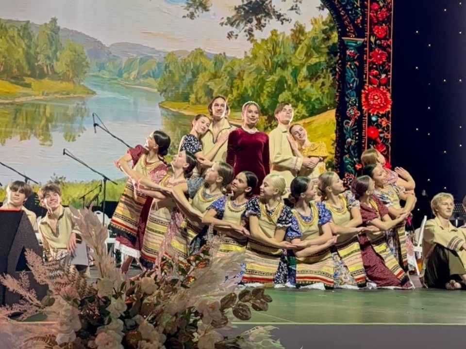 Бал на высшем уровне: танцоры из Подольска выступили перед ветеранами и участниками СВО