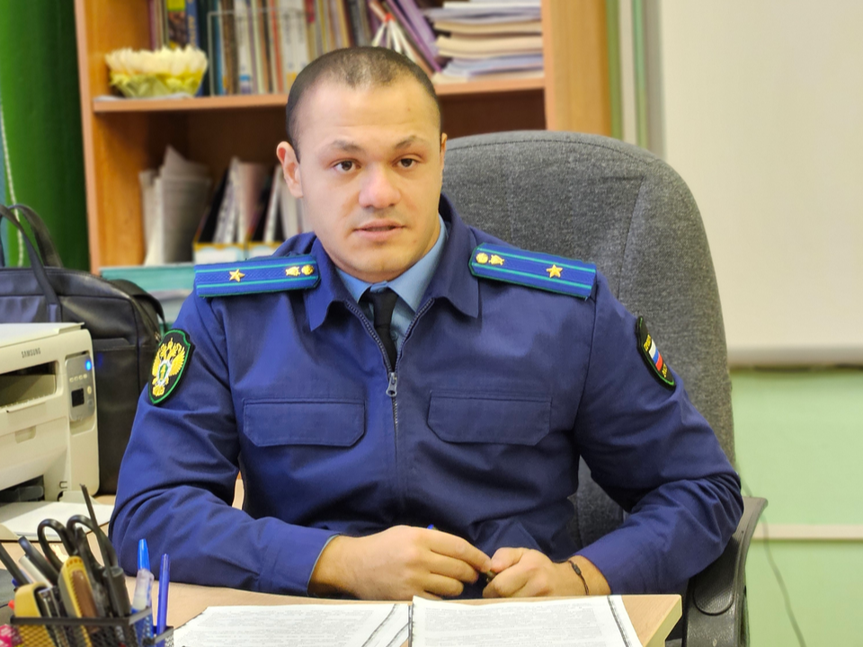 Зампрокурора Жуковского объяснил старшеклассникам, как не попасть на крючок интернет-аферистов