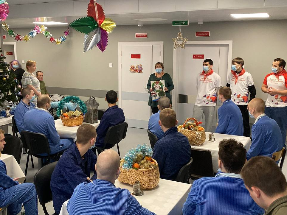 Студенты из Алабина подарили праздник раненым бойцам в Селятинском госпитале