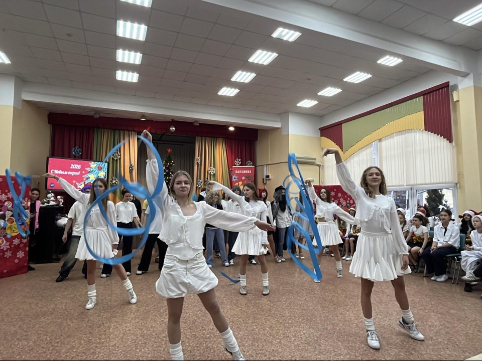 Танцевальный батл под новогодние хиты: в Балашихинском лицее прошел творческий фестиваль