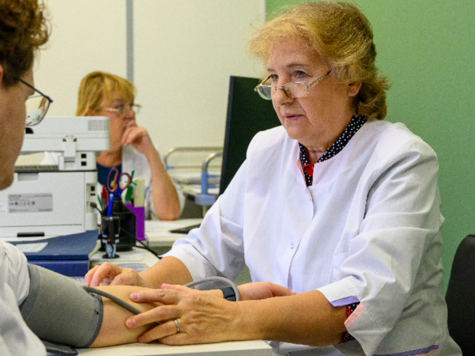 Пенсионеров Фрязина научили самостоятельно следить за самочувствием