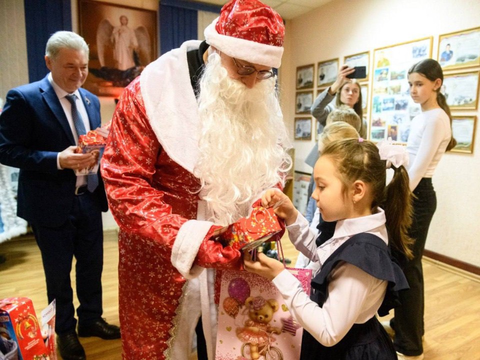 В Лыткарине стартовали Новогодние елки для малышей