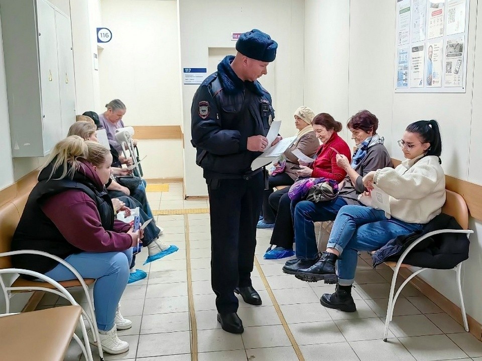 «Стоп, мошенник!»: жителям Луховиц рассказали, как уберечься от преступников