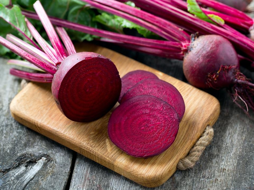 Натуральная защита от Альцгеймера: какая порция свеклы в неделю улучшает здоровье мозга и сосудов