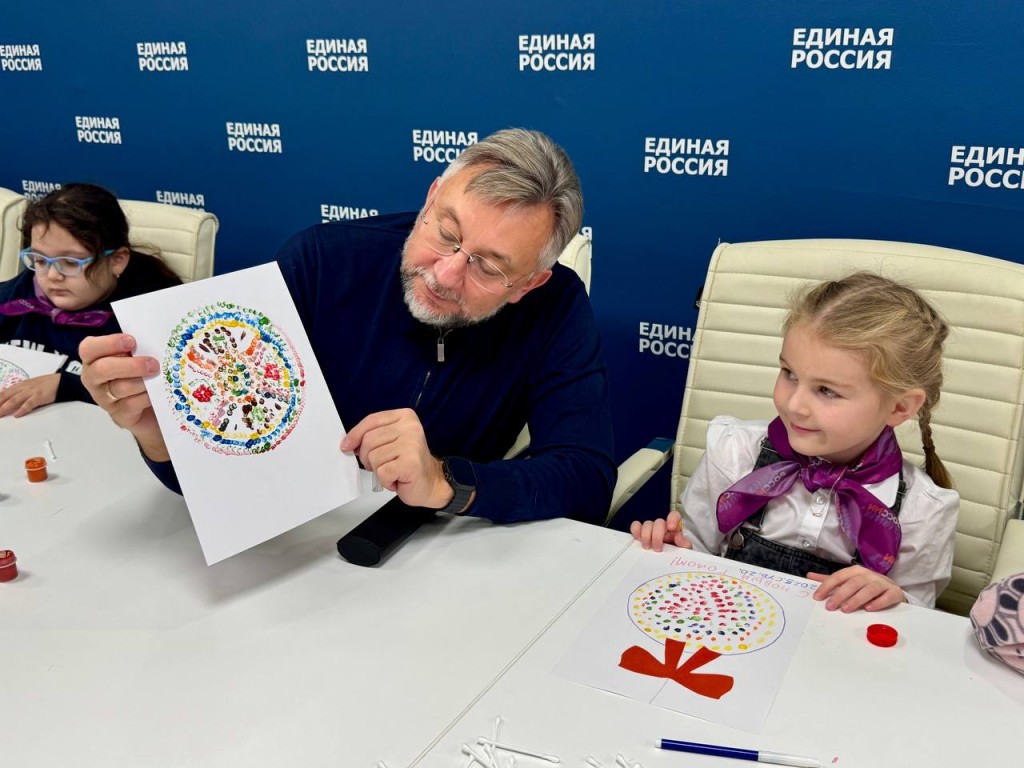 Дети из Домодедова поддержали бойцов новогодними подарками