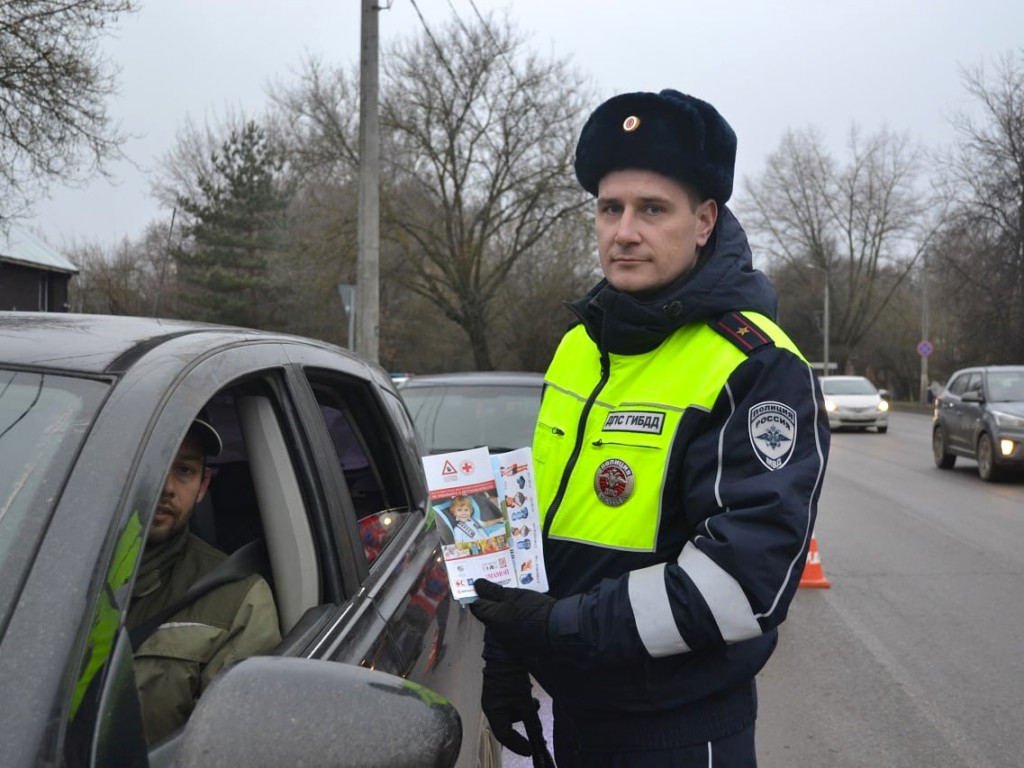 Нарушителю правил использования детского автокресла выписали штраф в Чехове