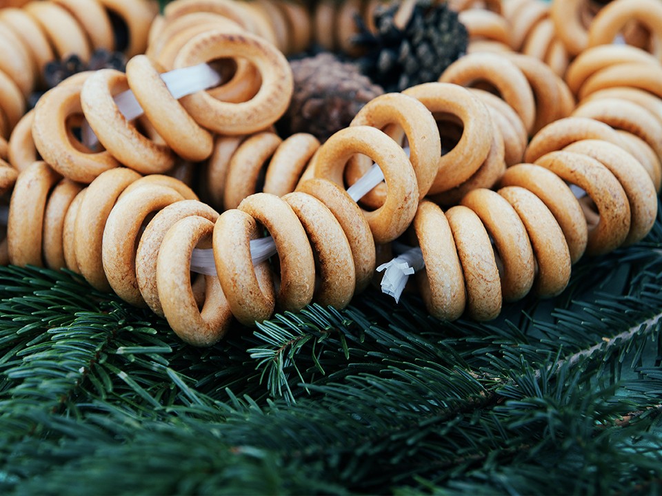 Еловые ветки и баранки: Солнечногорск примерил модный стиль «а-ля рус»