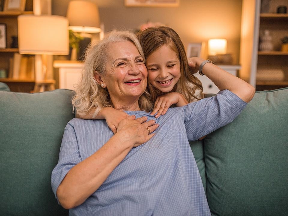 Кто совсем не годится в крестные для ребенка: неожиданный ответ священника удивил