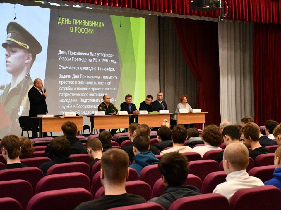 От вуза до военкомата: призывникам Жуковского рассказали, куда пойти служить и учиться