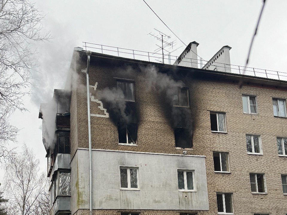Пожарные на месте: что известно о возгорании в многоэтажке на улице Лесной в Видном