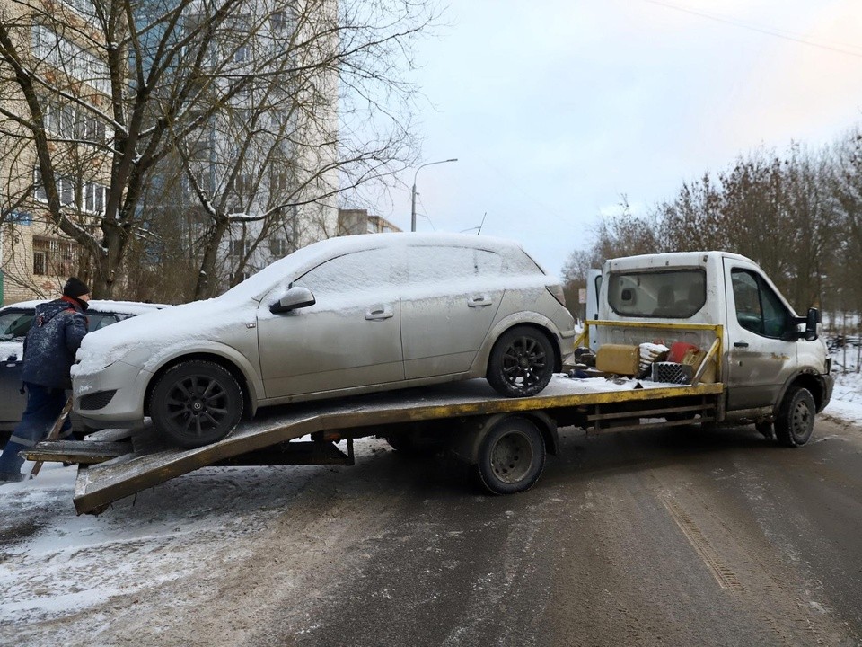 Автомобили должников за налоги и коммуналку арестовали в Солнечногорске
