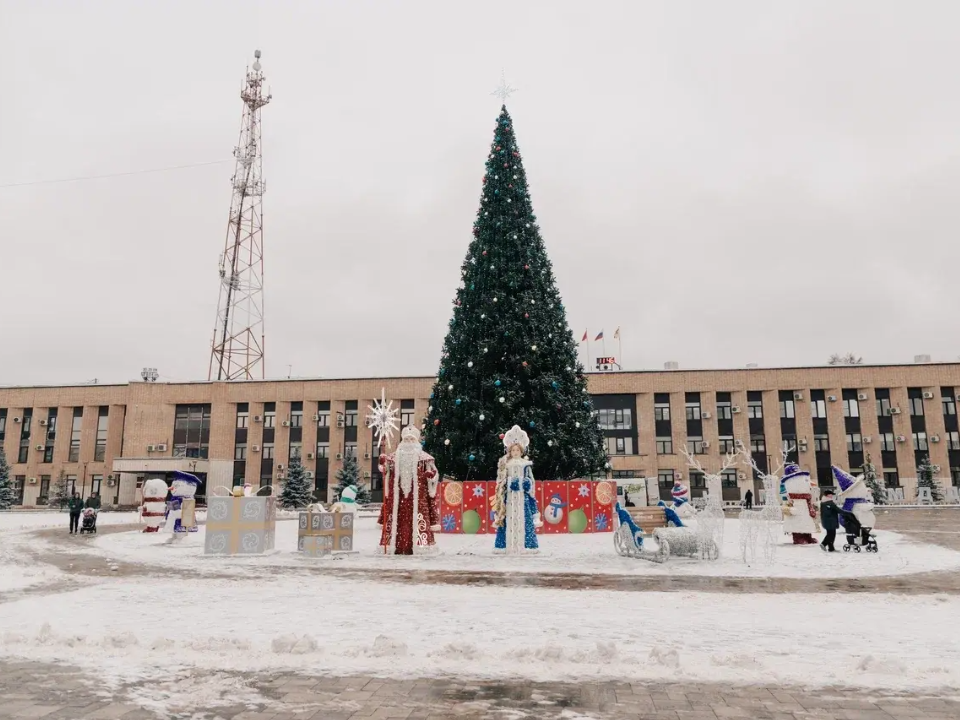 Снеговики, сова и санки: чем еще удивляет в этом году главная площадь Домодедова?