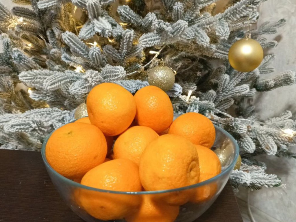 «Оранжевое счастье»: три лайфхака, как выбрать вкусные мандарины для новогоднего стола