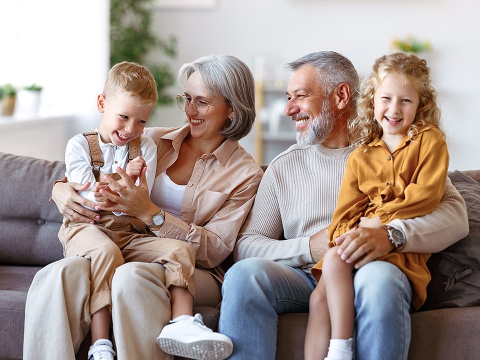 Новогоднее откровение для пенсионеров: как жить в свое удовольствие, если на праздниках атакуют гости